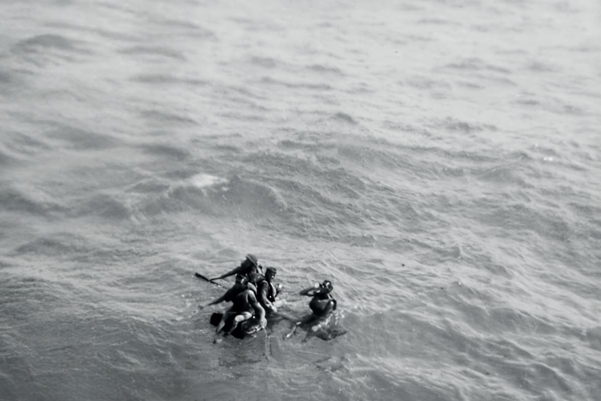Mergulhadores no mar