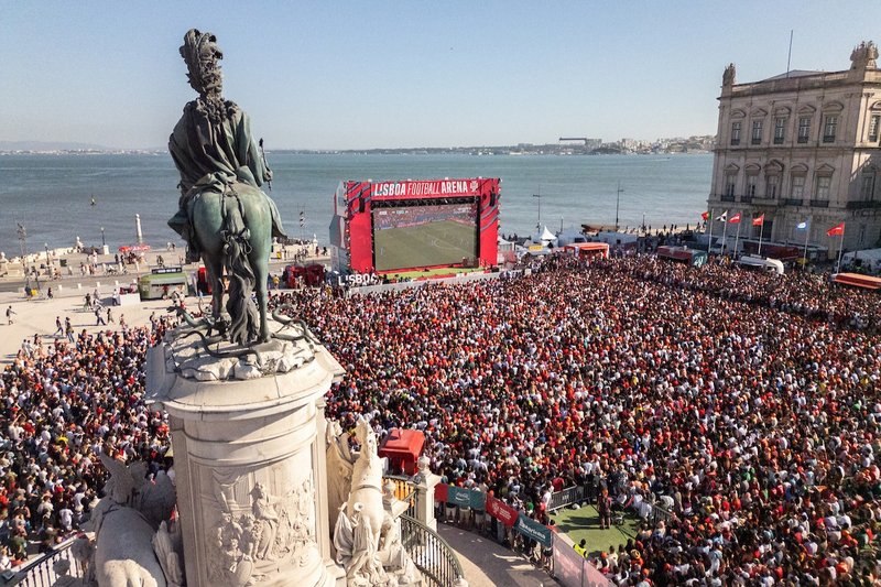 Milhares de adeptos na Lisboa Football Arena