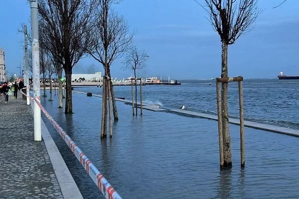 A Proteção Civil de Lisboa alerta para o risco de inundações na zona ribeirinha da cidade