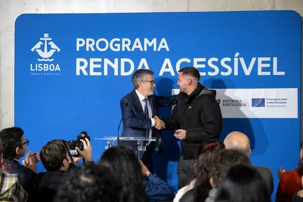 Mais 100 famílias receberam casa com Renda Acessível