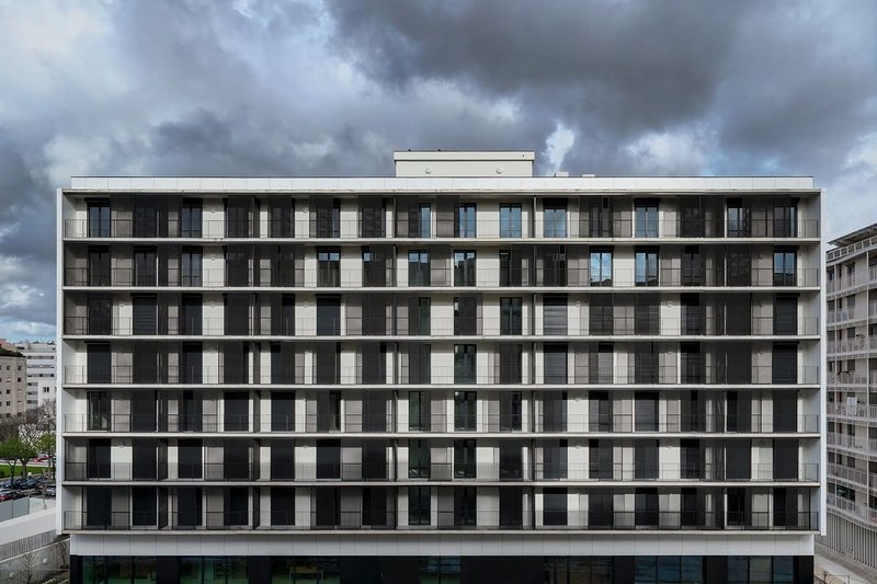 Facade of Lot 10, Entrecampos