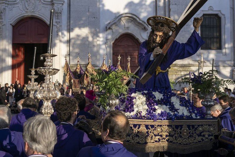 A tradicional e multisecular Procissão do Senhor dos Passos da Graça, voltou a unir São Roque e a Graça
