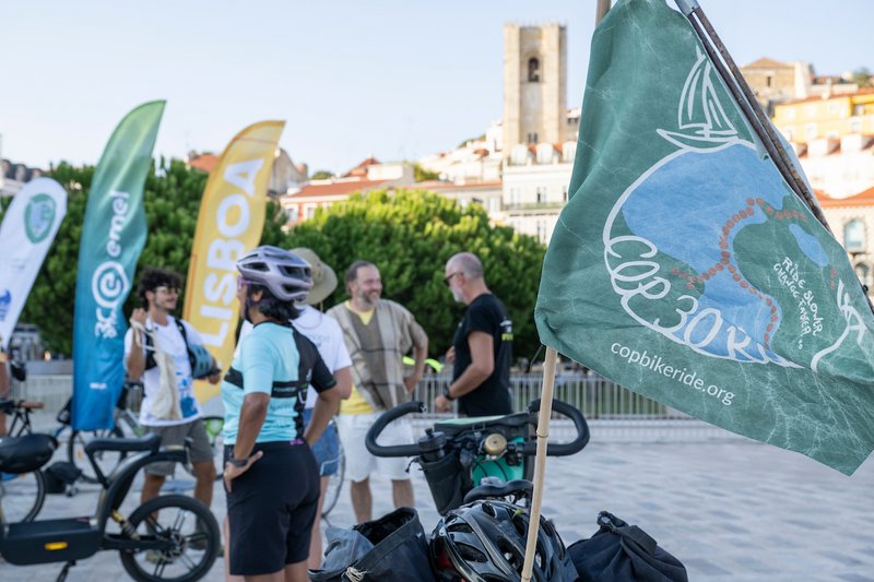 Ciclistas da COP30 Bike Ride chegam a Lisboa