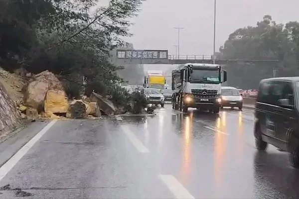 Derrocada condiciona trânsito na A5 no sentido Lisboa–Cascais