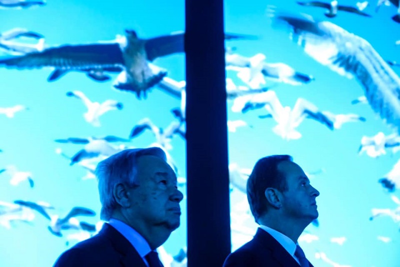 António Guterres e Fernando Medina visitam nova exposição no Oceanário de Lisboa